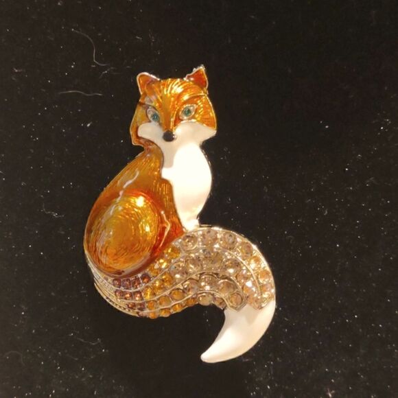 Fox Pin New  - Picture 1 of 4
